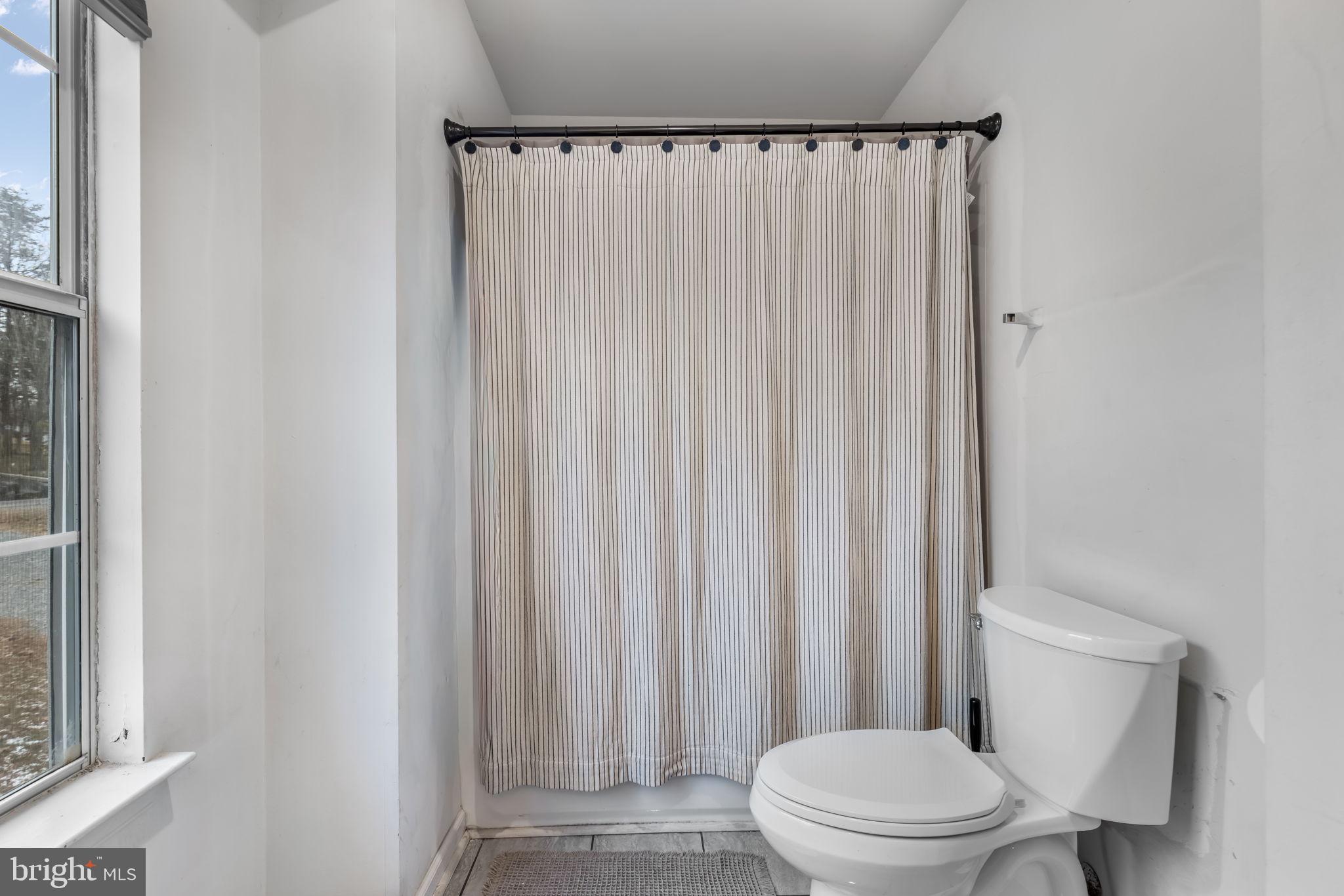 10907 CRESTWOOD DRIVE