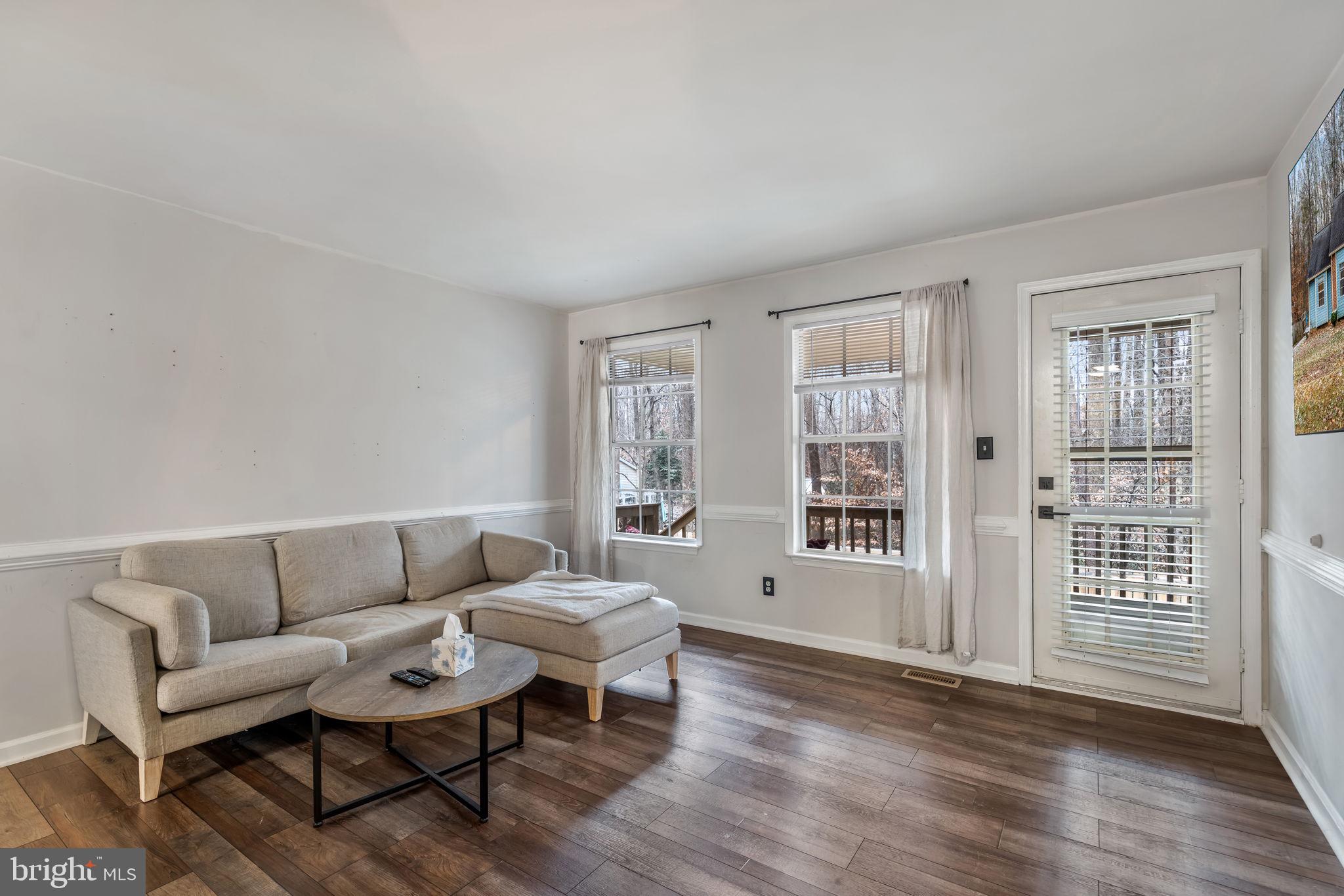 10907 CRESTWOOD DRIVE