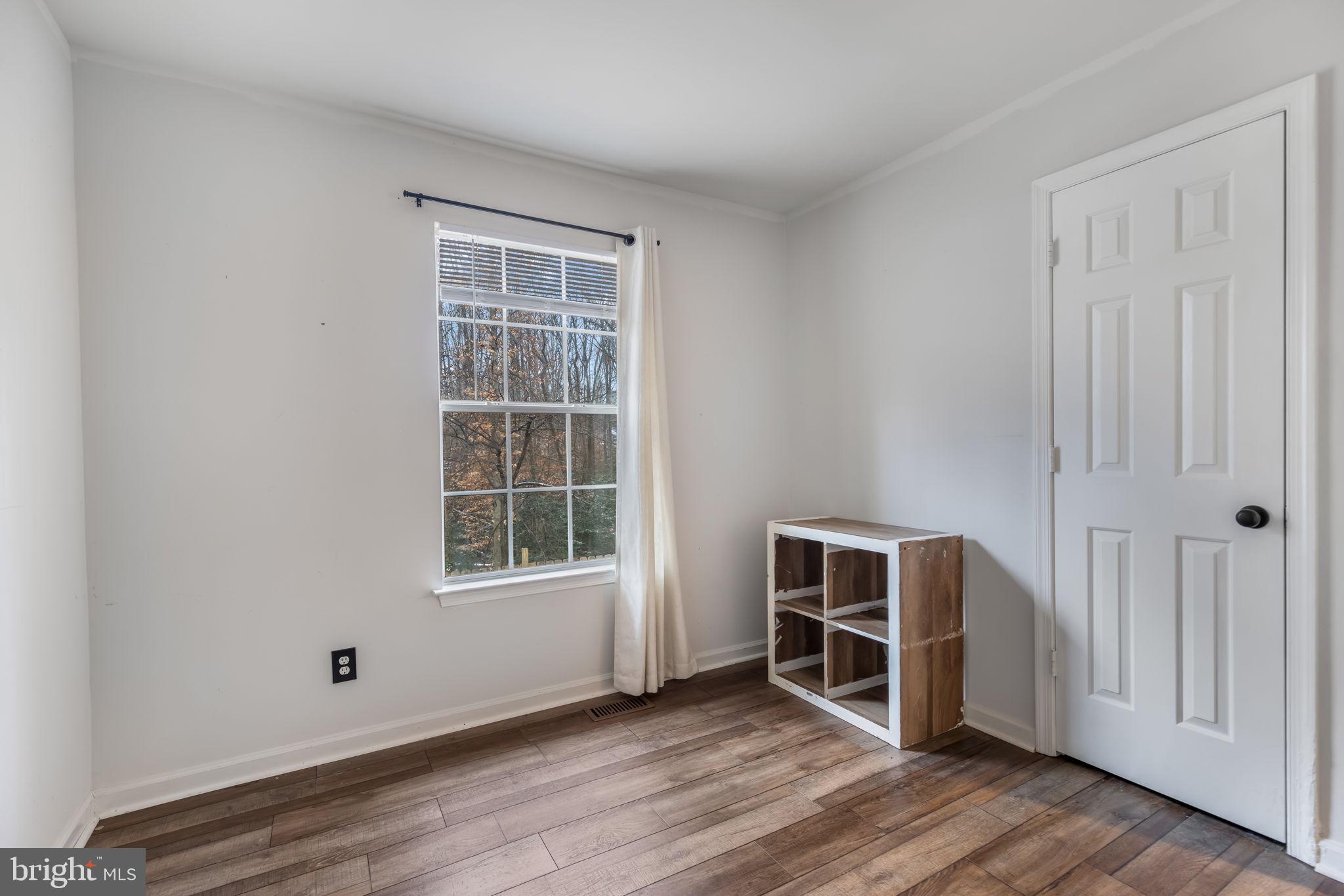 10907 CRESTWOOD DRIVE