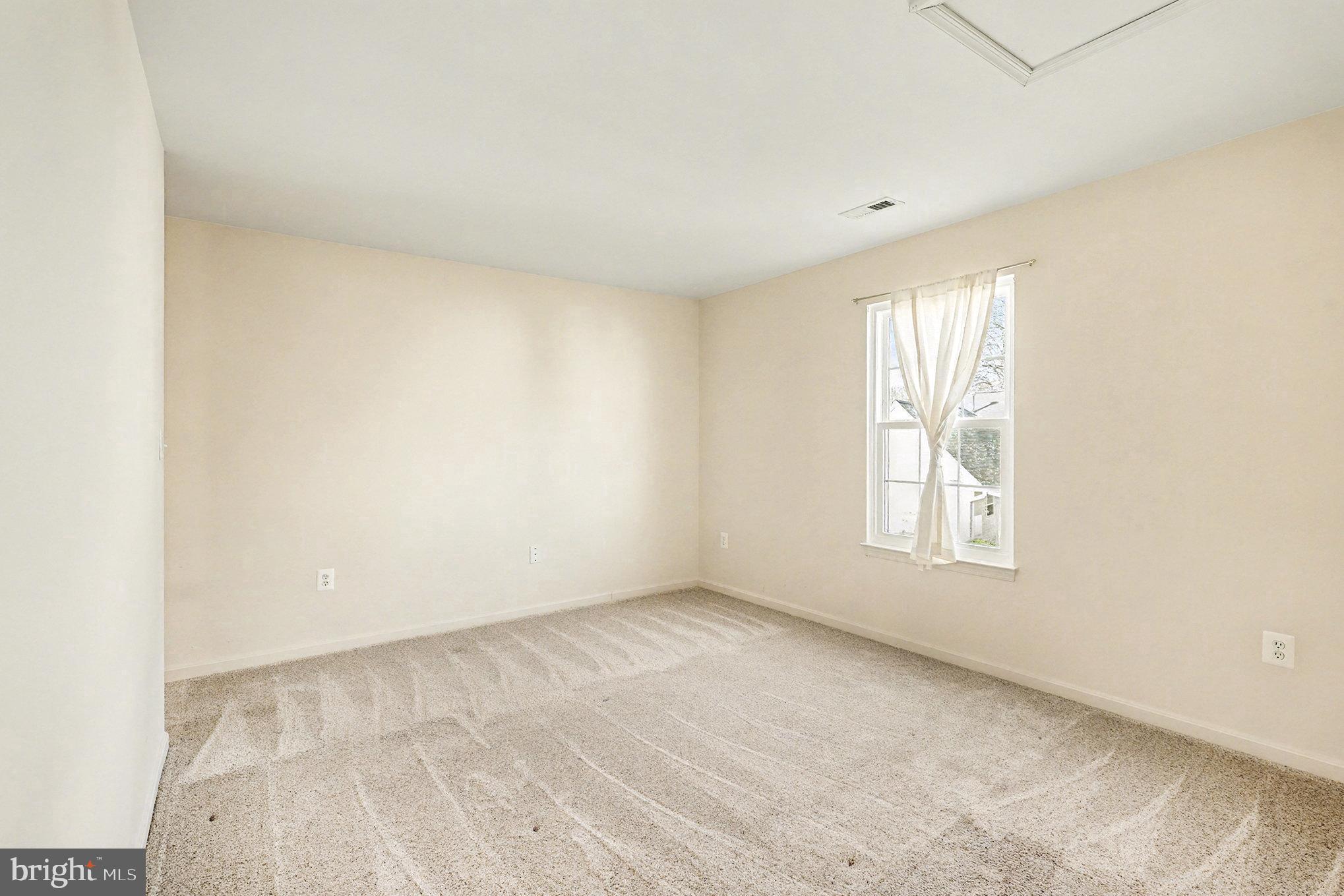 11604 HAMPSHIRE COURT