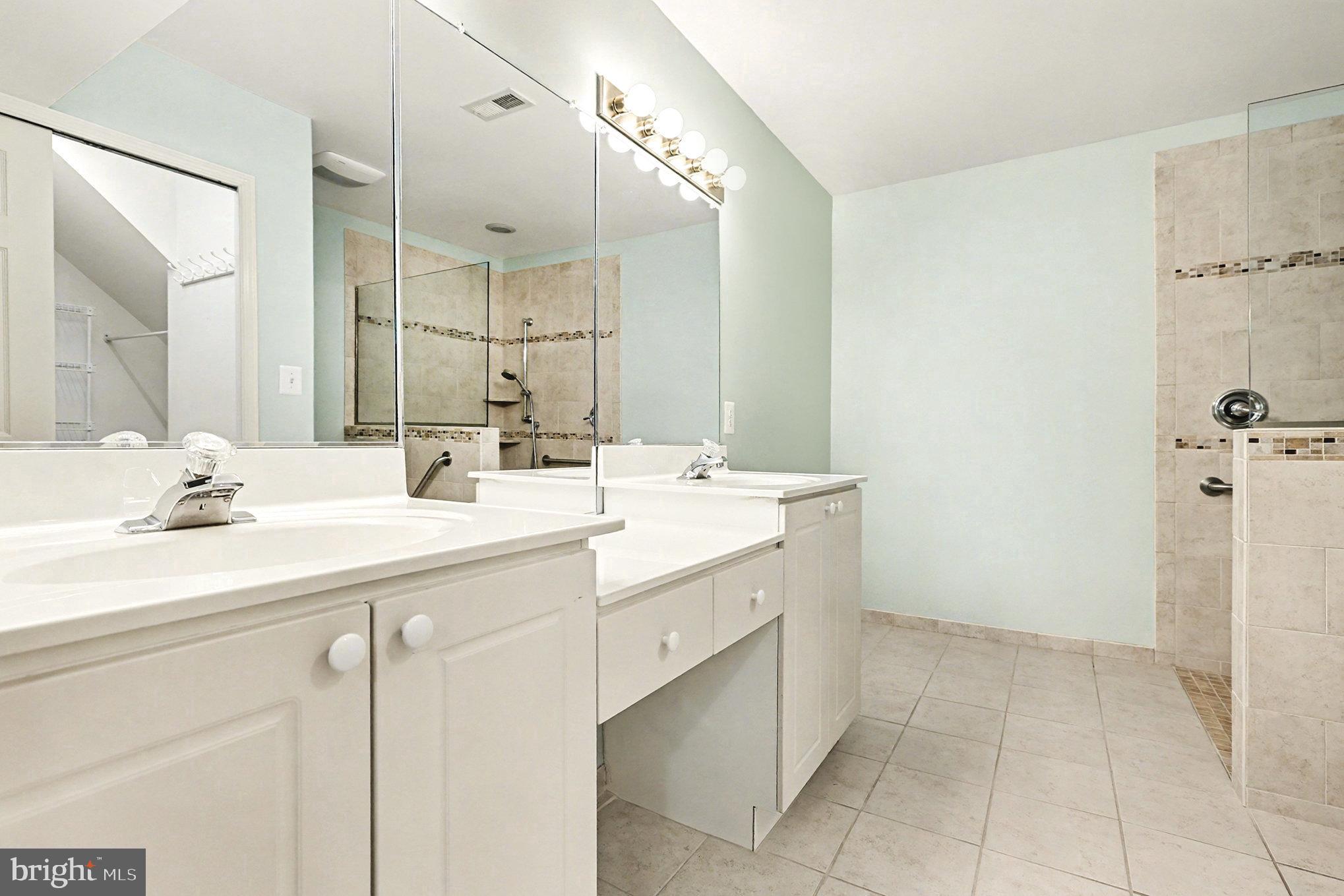 11604 HAMPSHIRE COURT