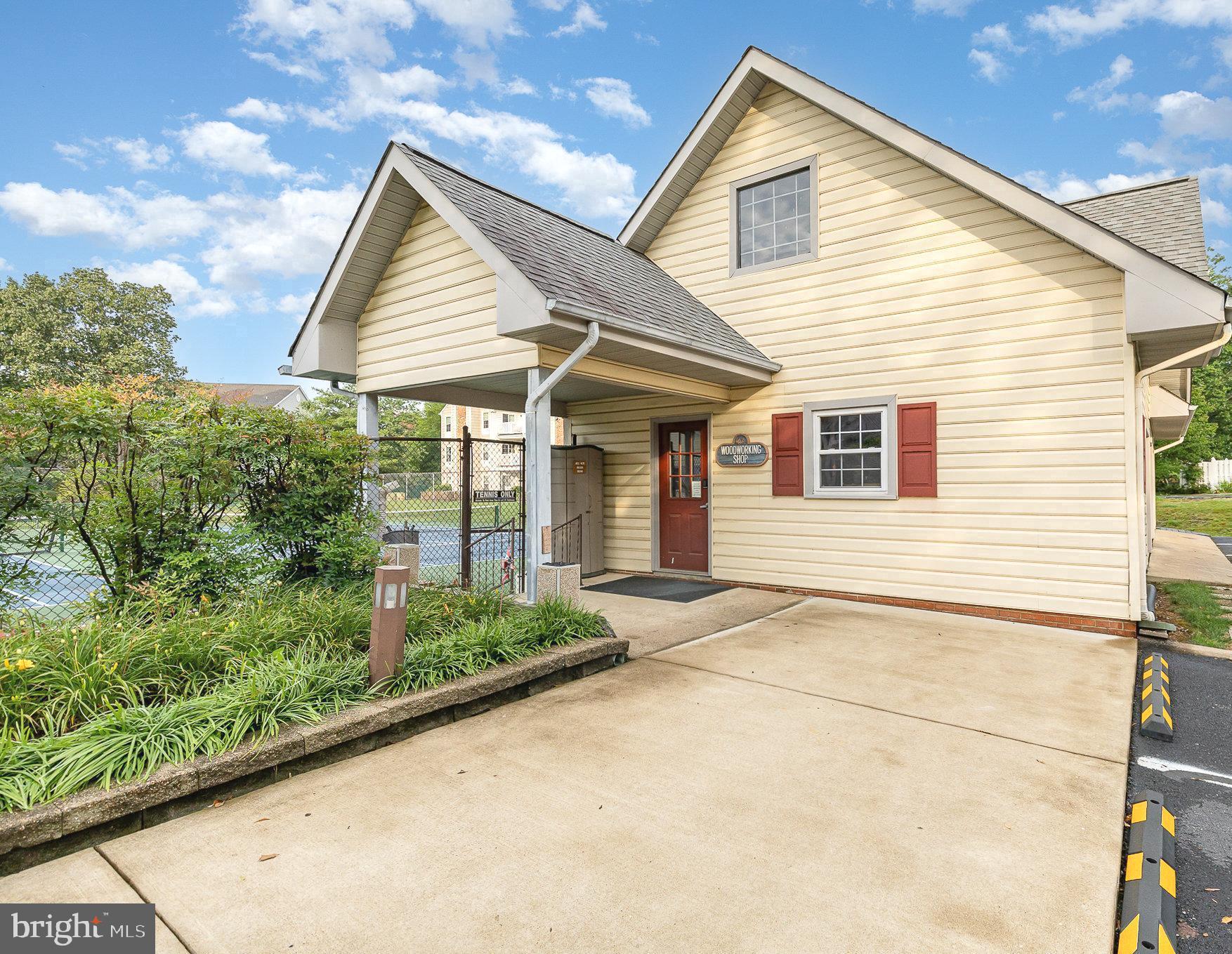 11604 HAMPSHIRE COURT