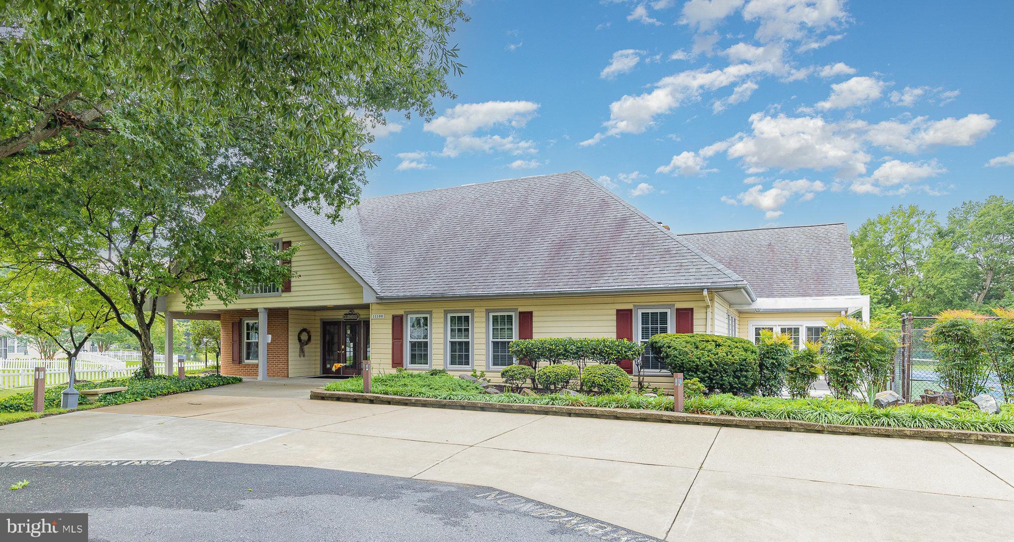 11604 HAMPSHIRE COURT