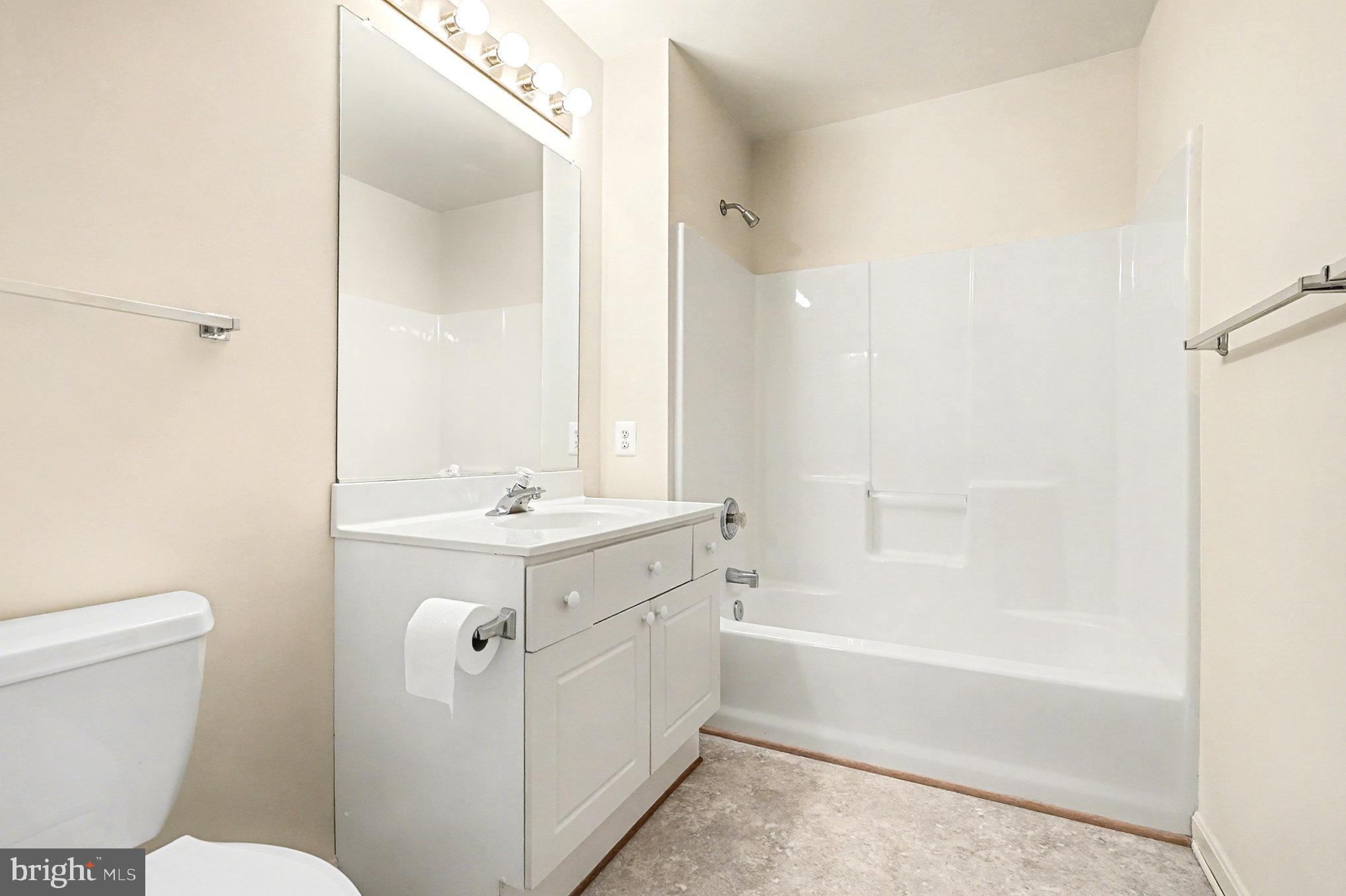 11604 HAMPSHIRE COURT