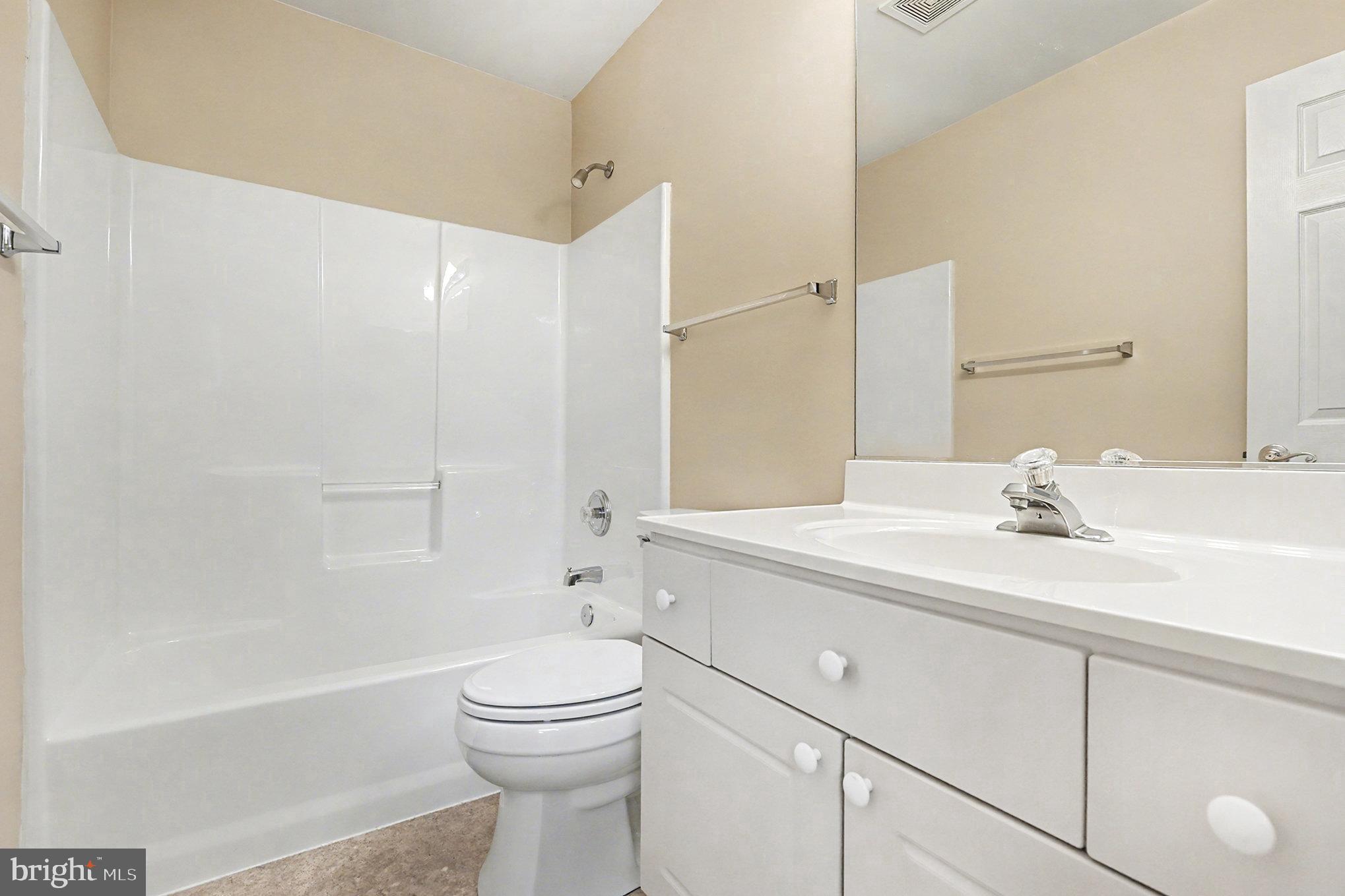 11604 HAMPSHIRE COURT