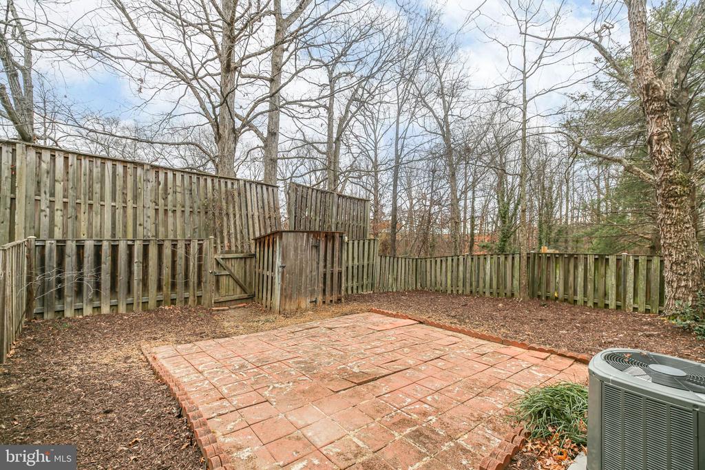 10715 GRETA LYNN COURT