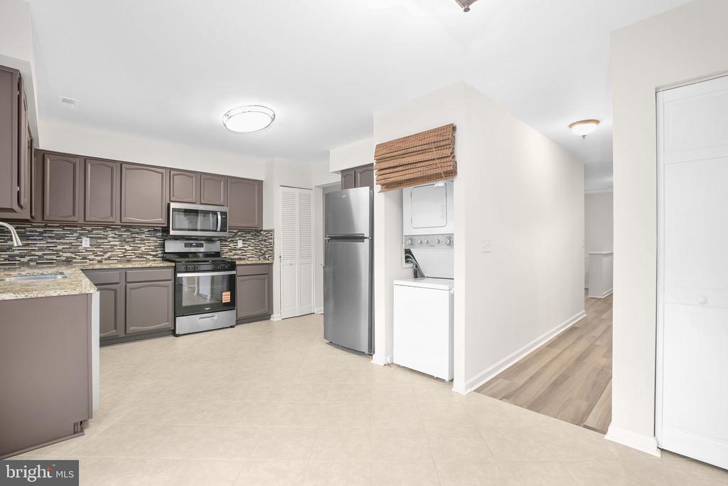 10715 GRETA LYNN COURT