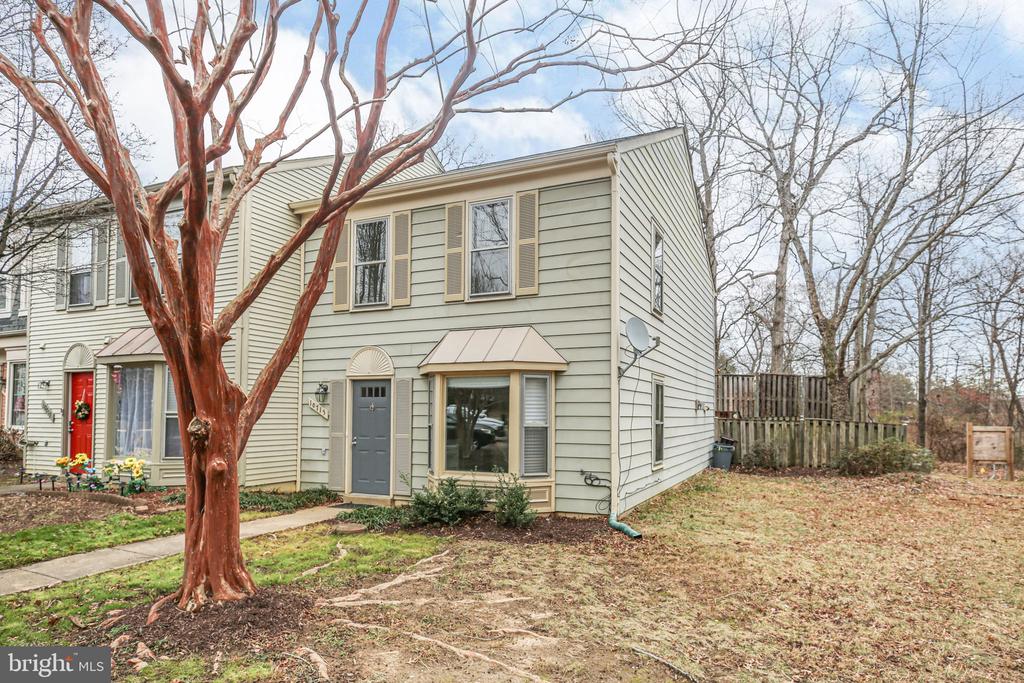 10715 GRETA LYNN COURT