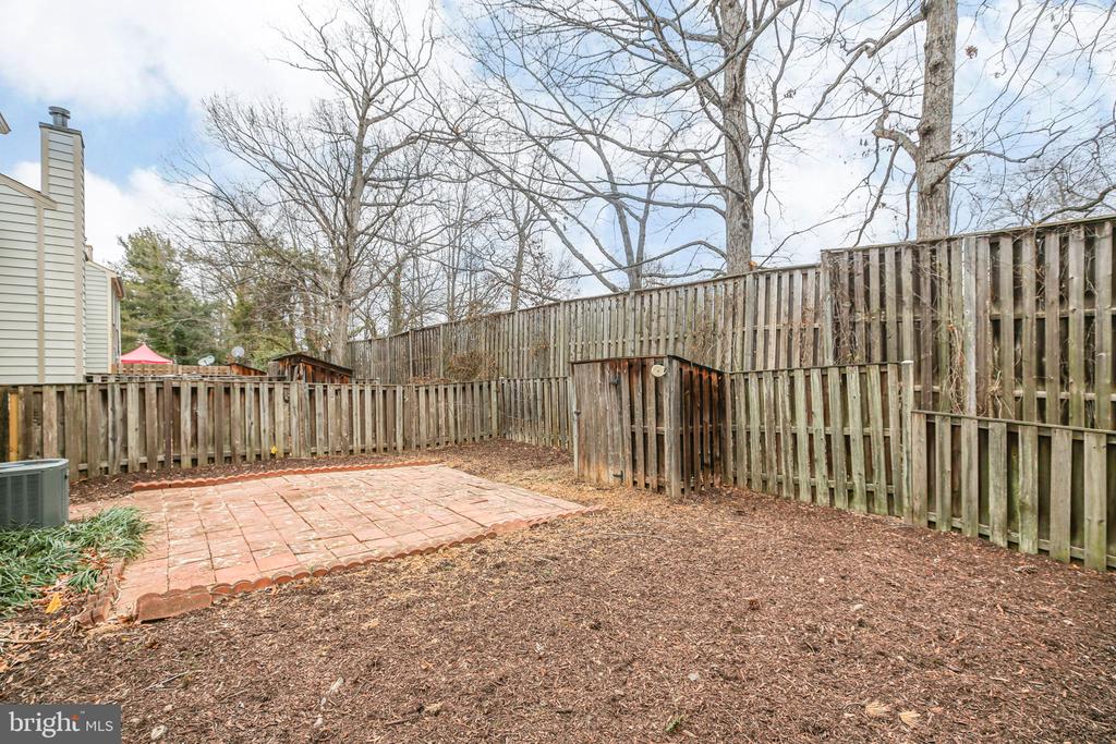 10715 GRETA LYNN COURT
