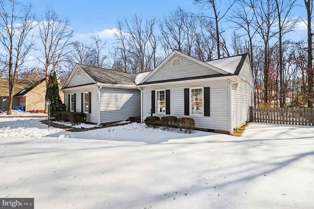 5220 LEAVELLS CROSSING DRIVE