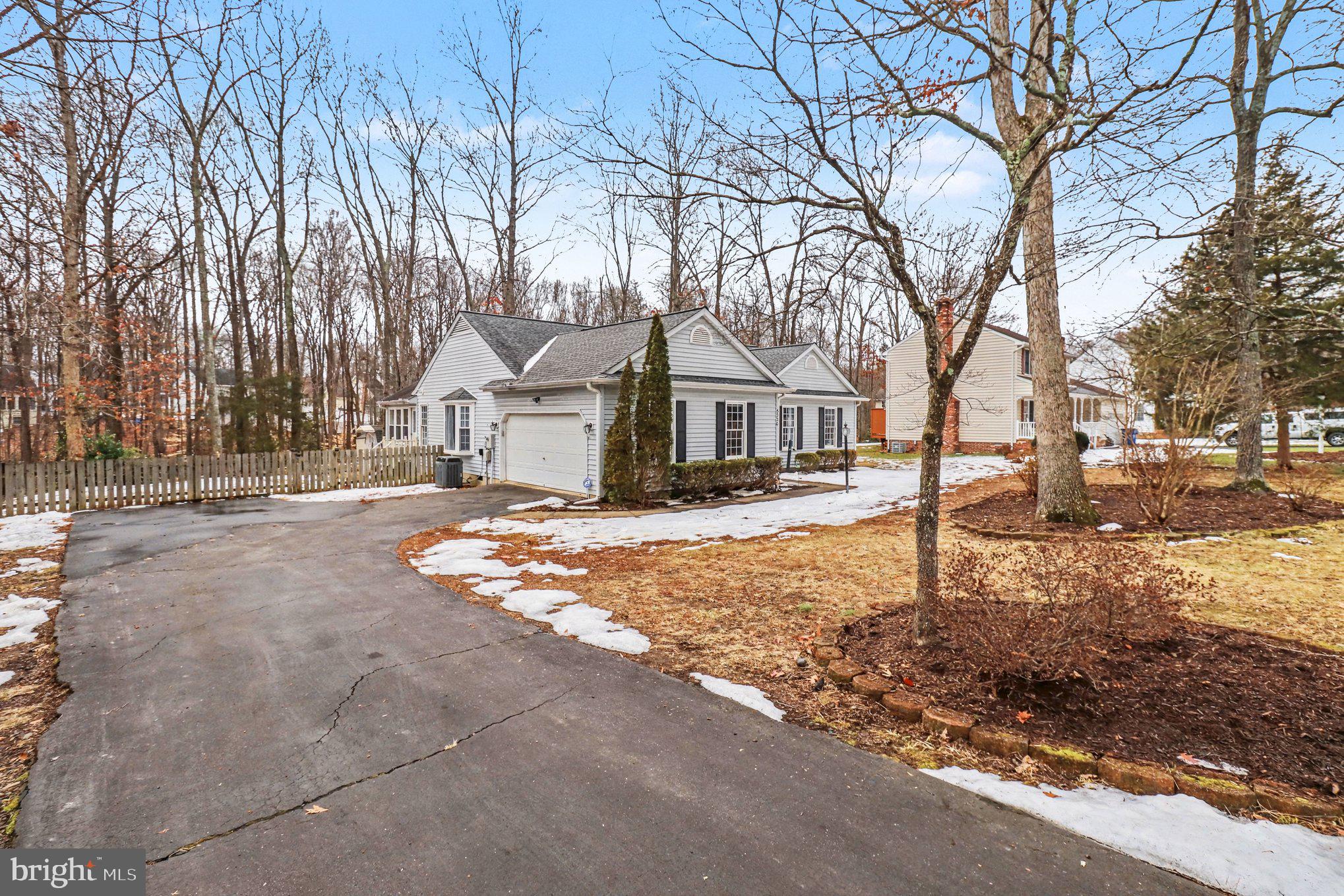 5220 LEAVELLS CROSSING DRIVE