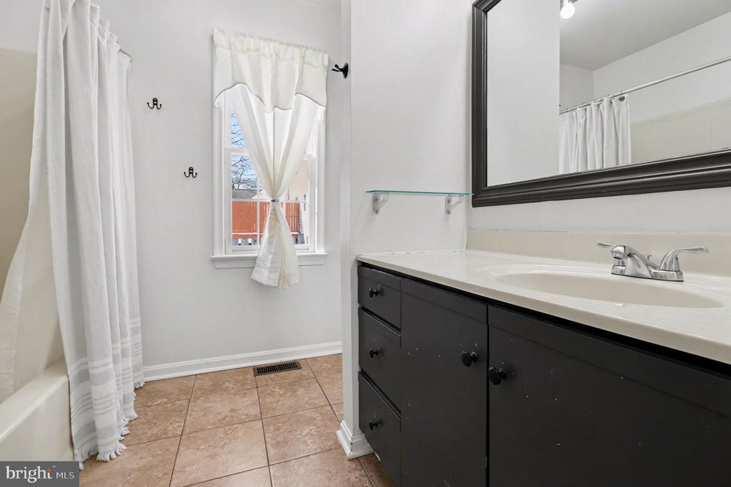 5220 LEAVELLS CROSSING DRIVE