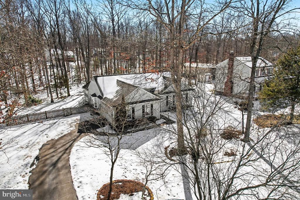5220 LEAVELLS CROSSING DRIVE