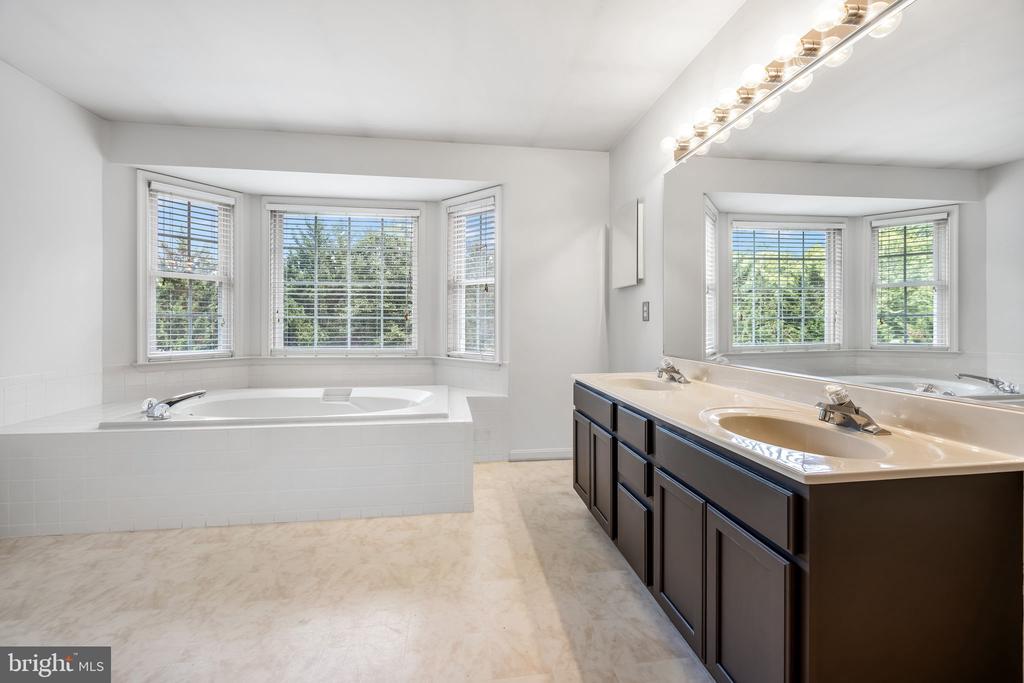 4318 BRIDLEPATH COURT