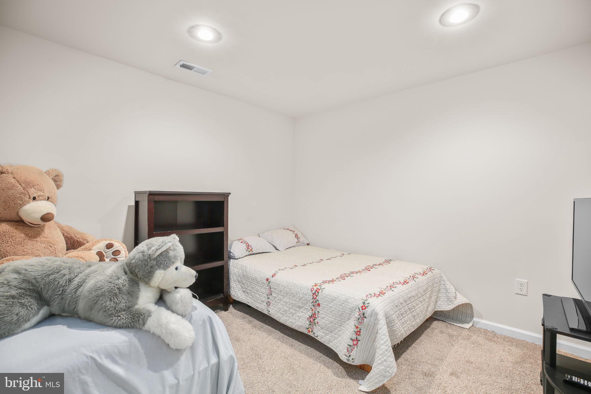 10804 TIDES COURT