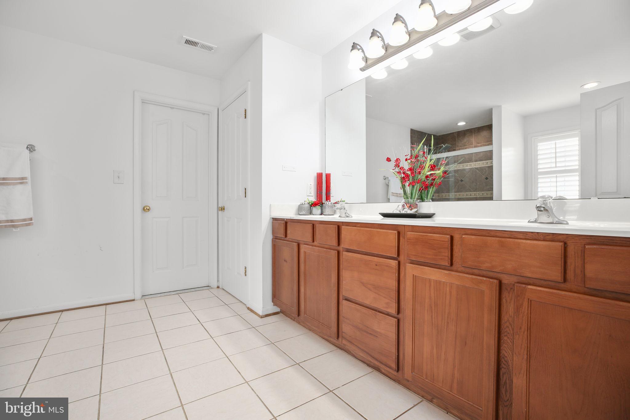 10804 TIDES COURT