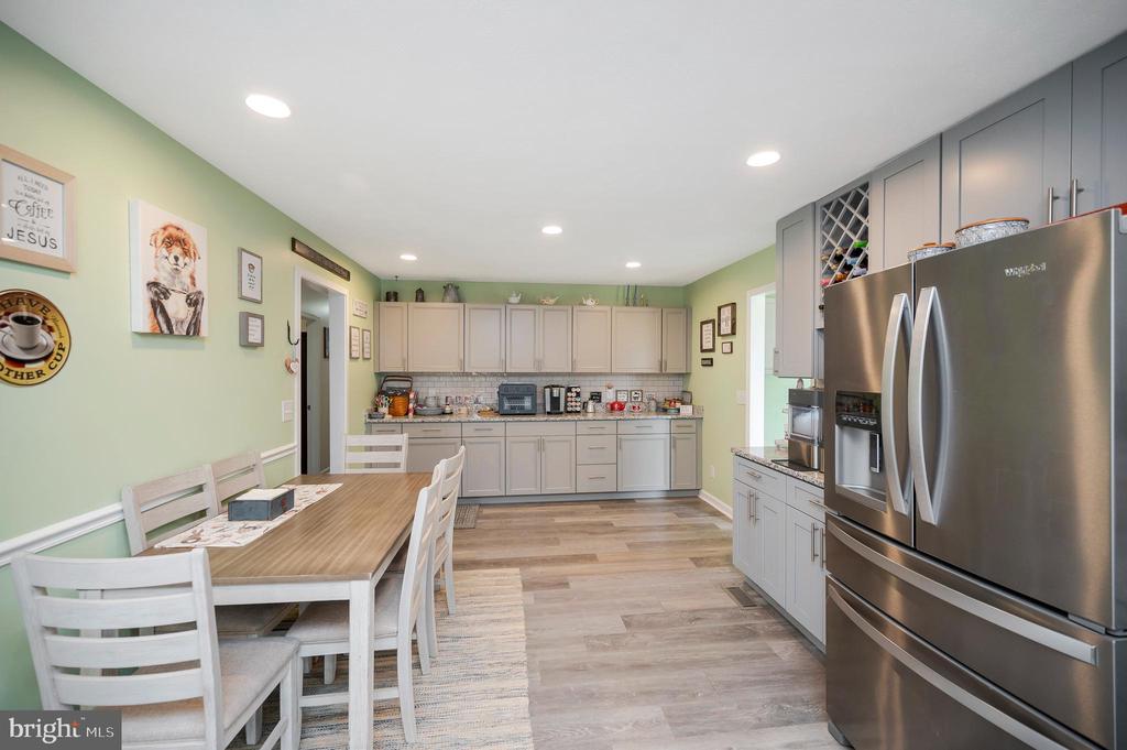 9504 QUAIL MEADOWS DRIVE