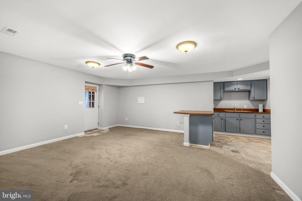 6657 LAWYERS ROAD