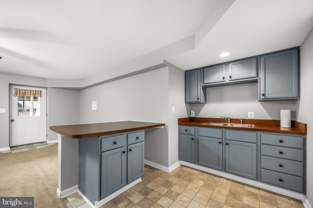 6657 LAWYERS ROAD