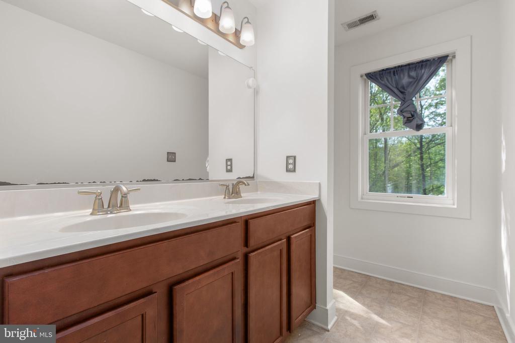 2518 REGENCY DRIVE