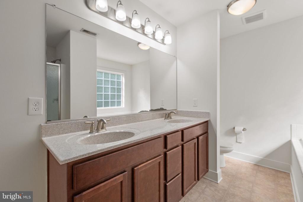 2518 REGENCY DRIVE