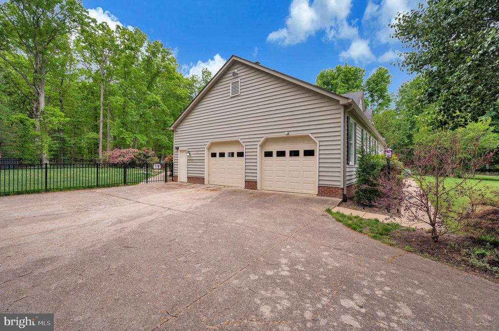 8125 LEE JACKSON CIRCLE