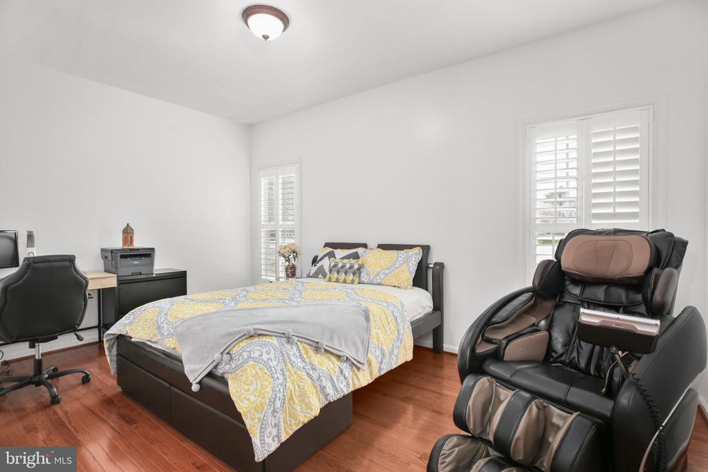 10804 TIDES COURT