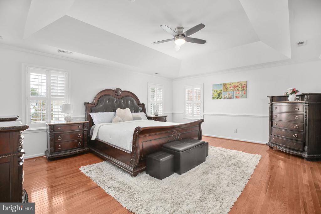 10804 TIDES COURT