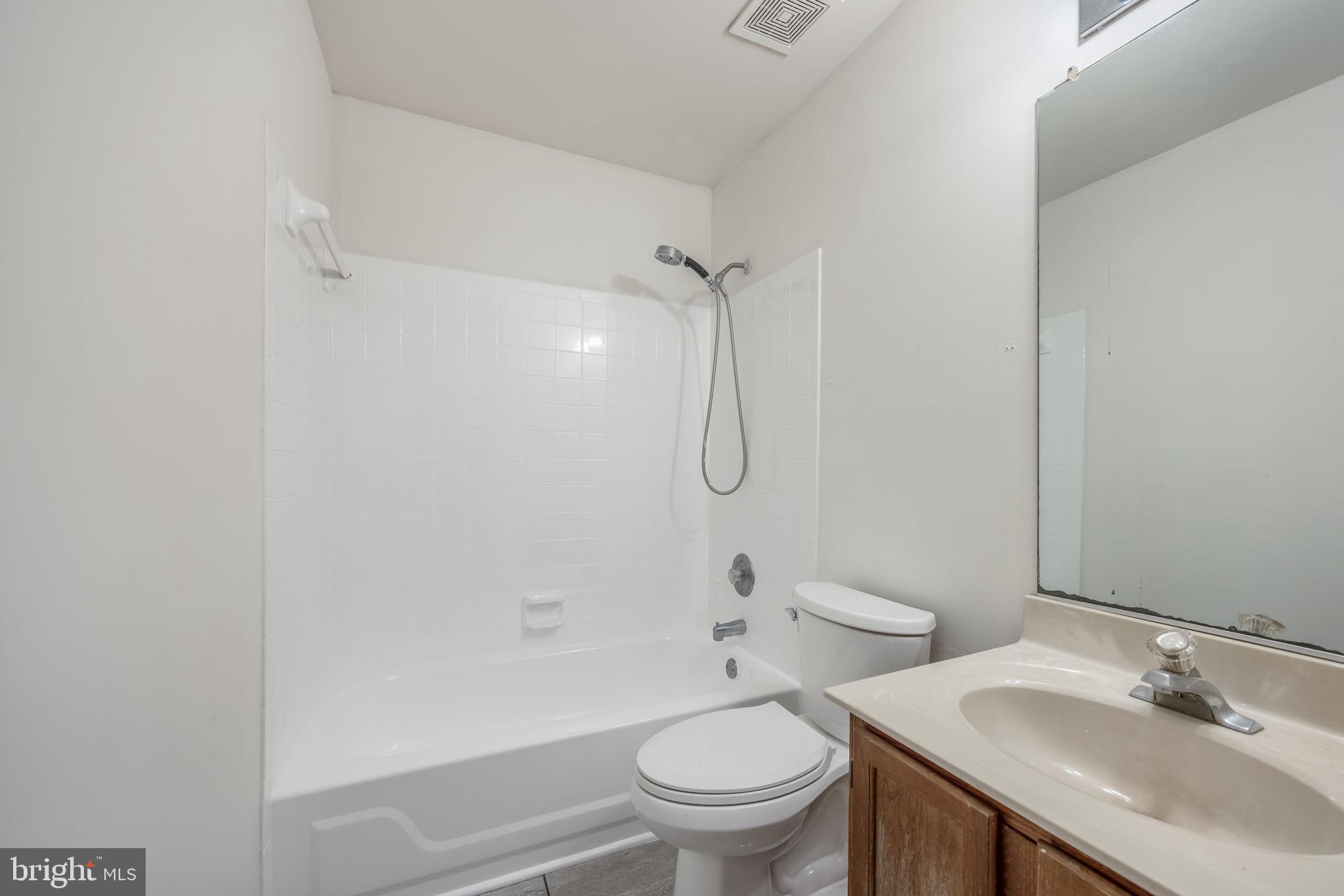 10907 CRESTWOOD DRIVE