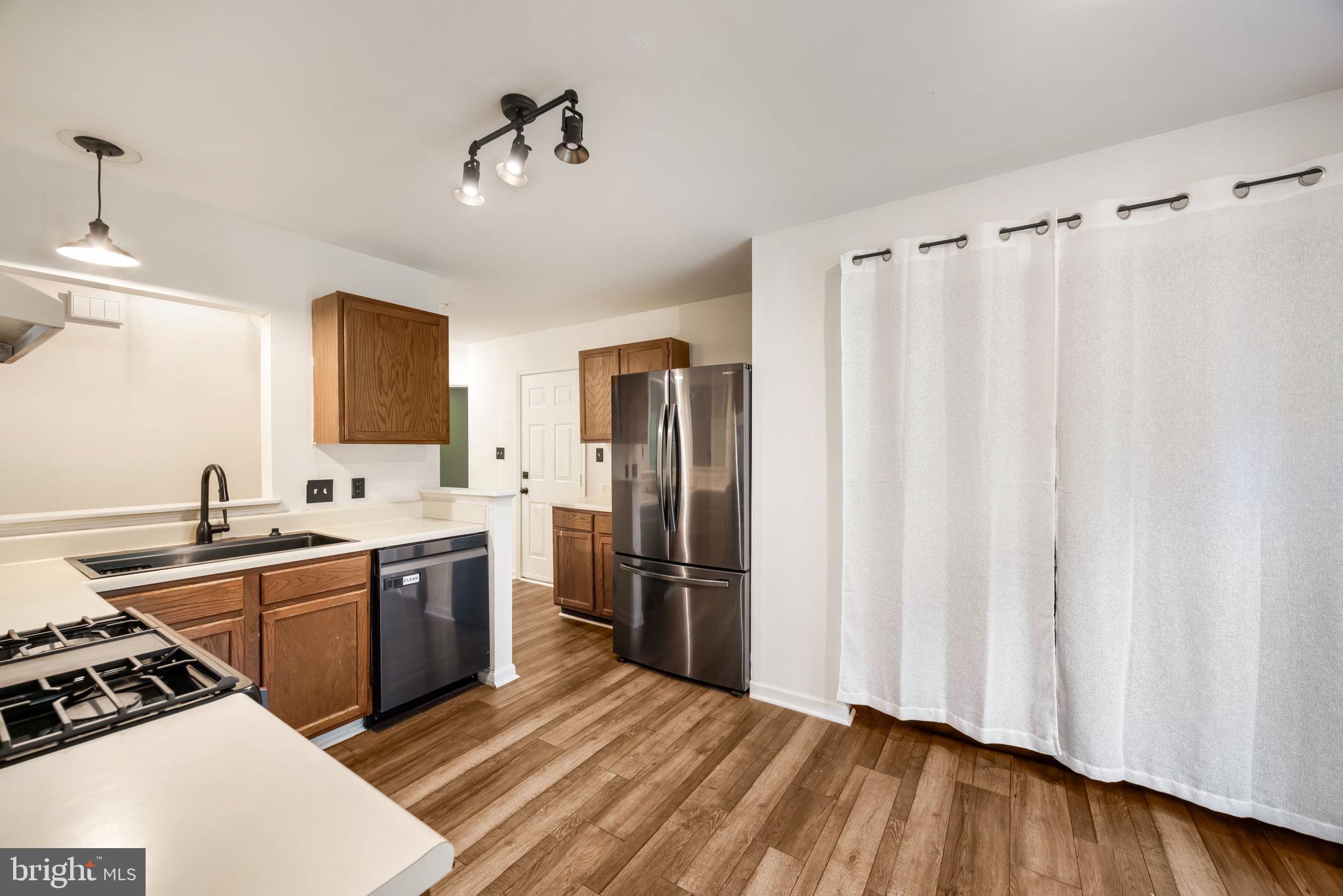 10907 CRESTWOOD DRIVE