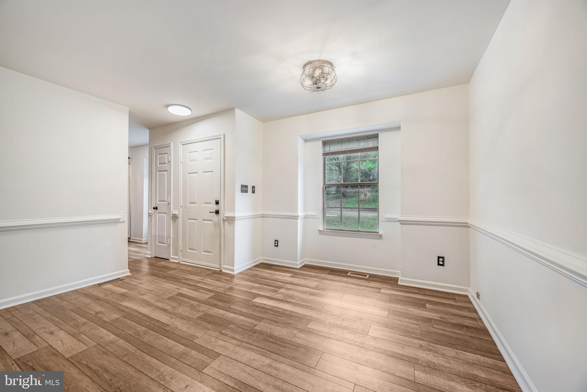 10907 CRESTWOOD DRIVE