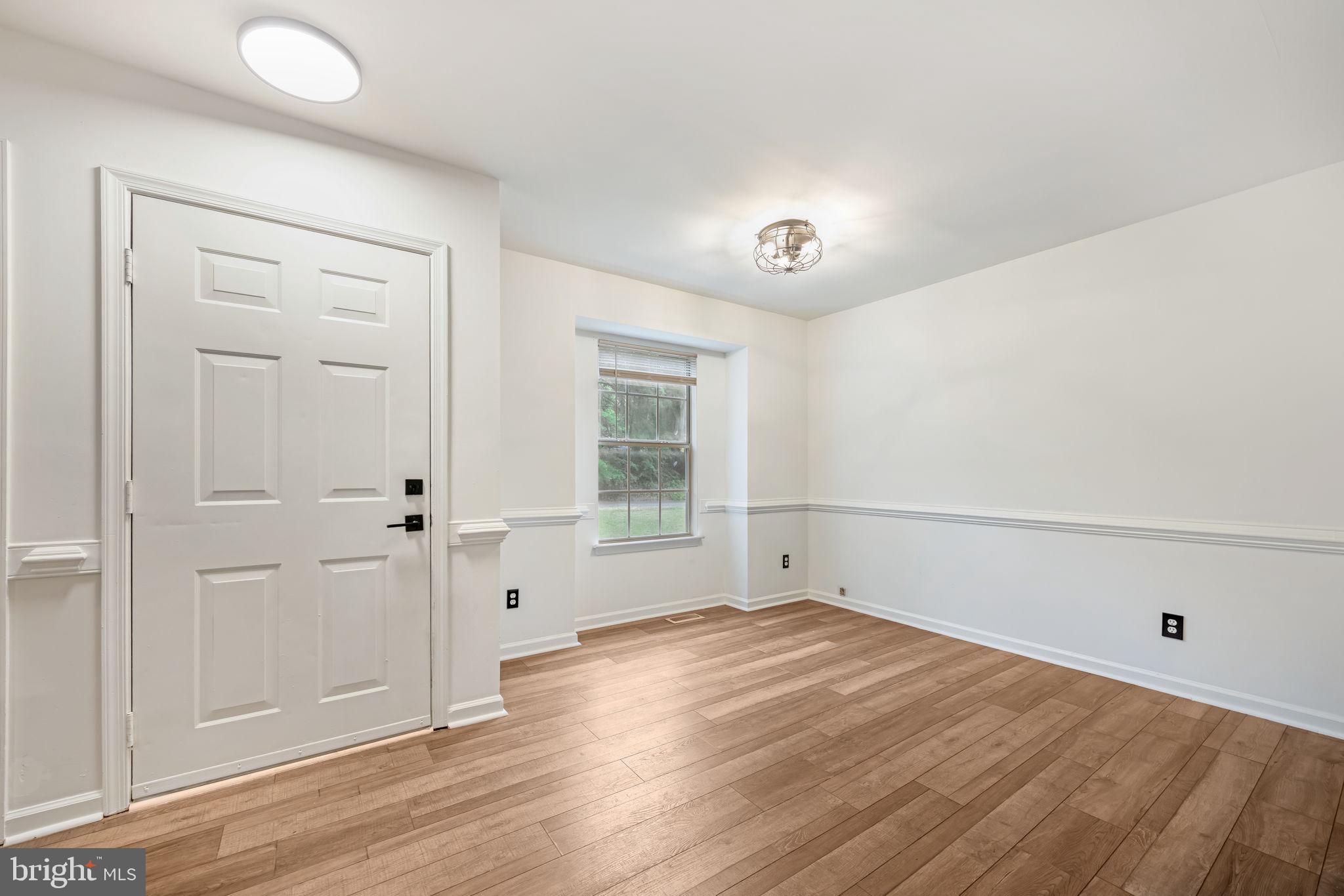 10907 CRESTWOOD DRIVE