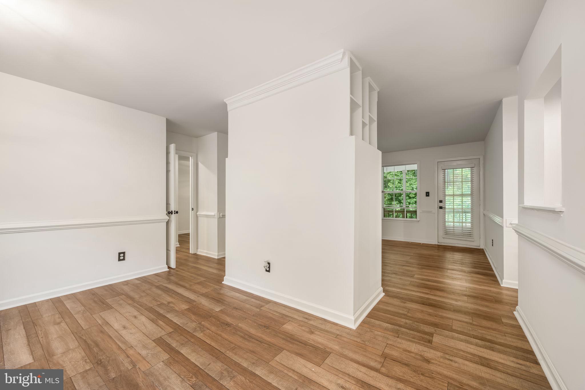 10907 CRESTWOOD DRIVE