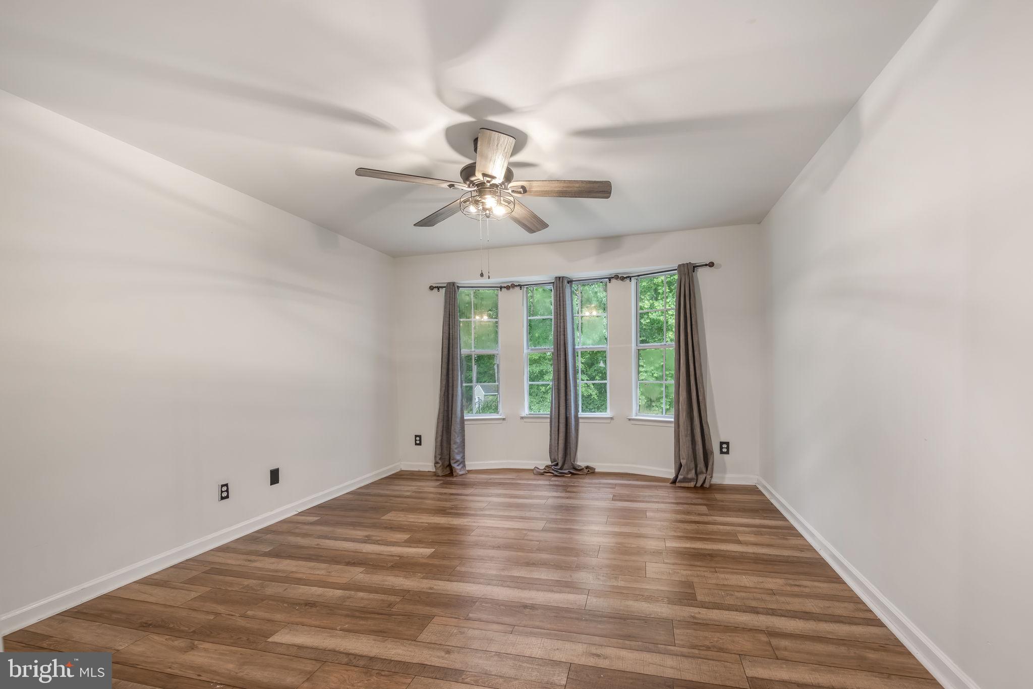10907 CRESTWOOD DRIVE