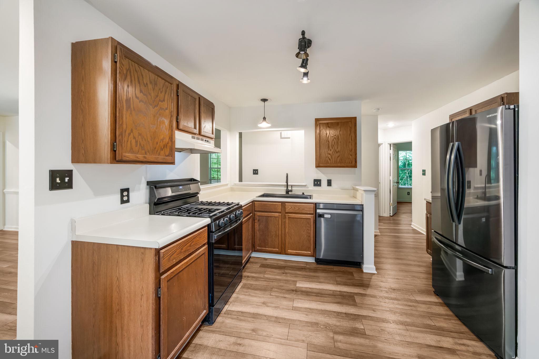 10907 CRESTWOOD DRIVE