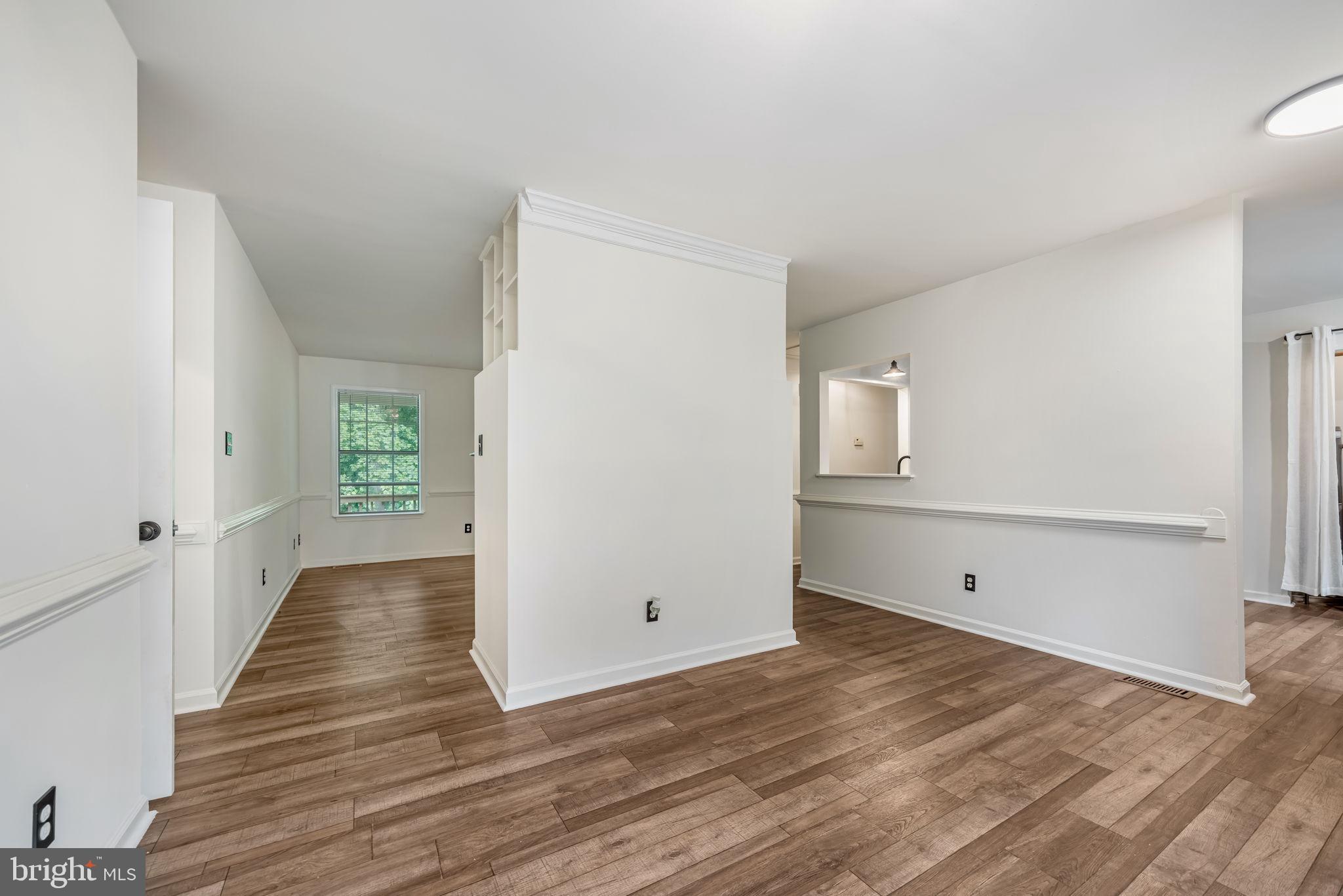 10907 CRESTWOOD DRIVE