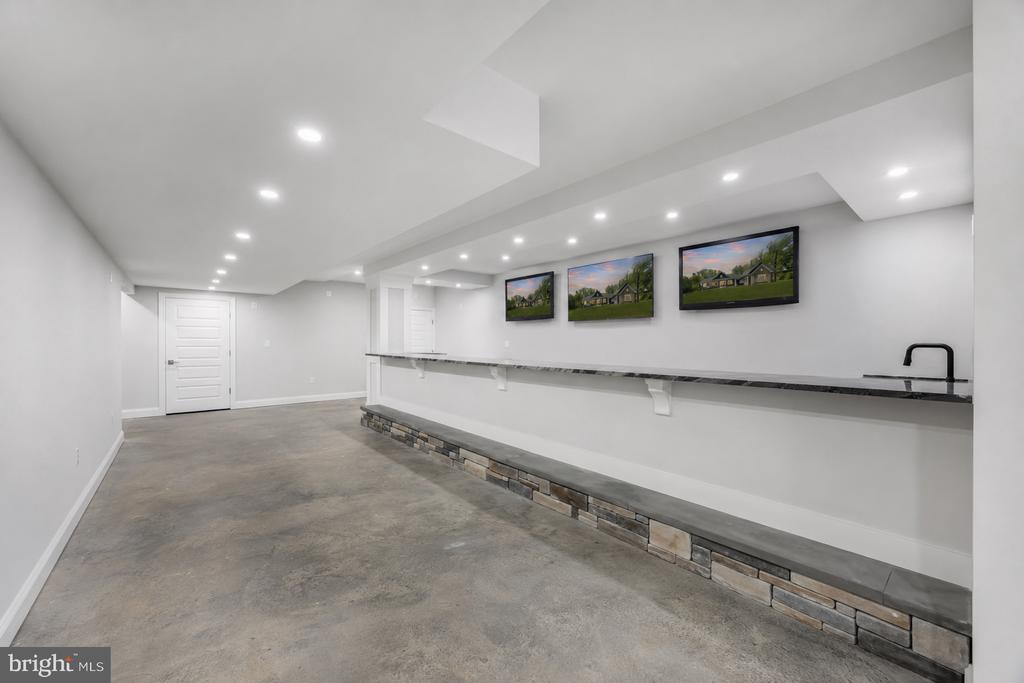 7121 COURTHOUSE ROAD