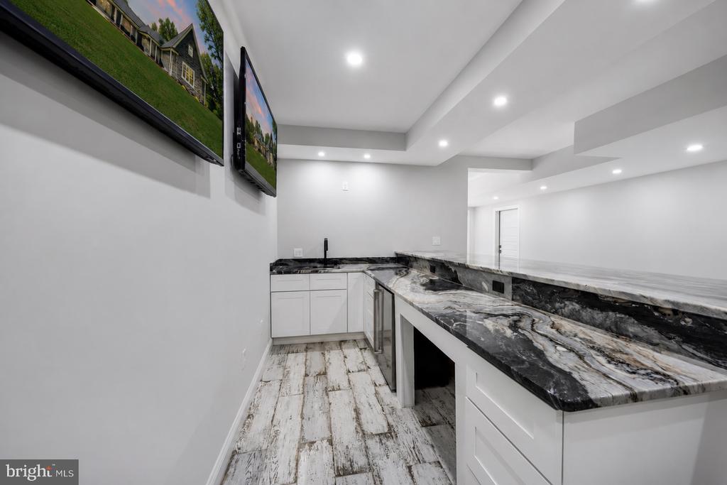 7121 COURTHOUSE ROAD