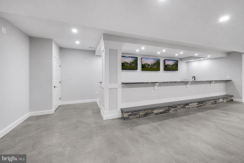 7121 COURTHOUSE ROAD