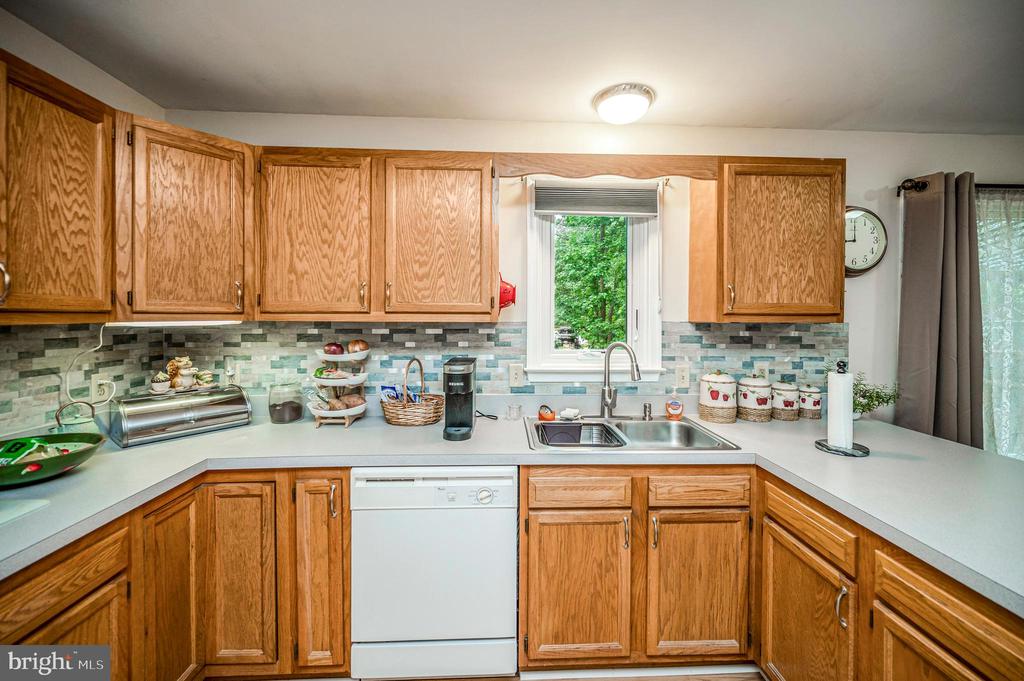 3913 LANCASTER RING ROAD