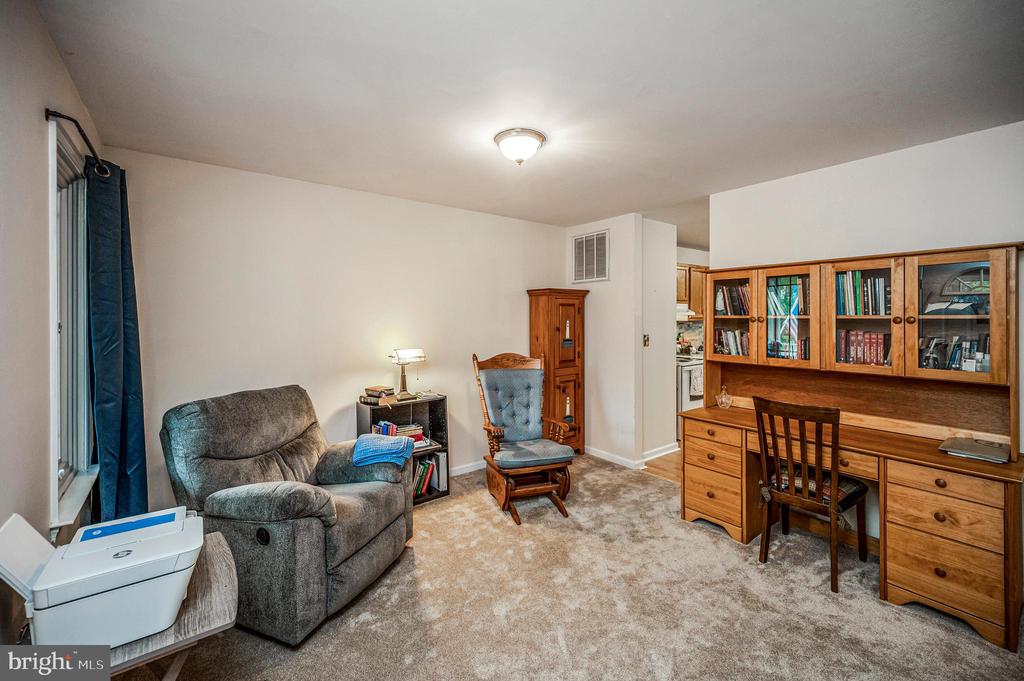 3913 LANCASTER RING ROAD