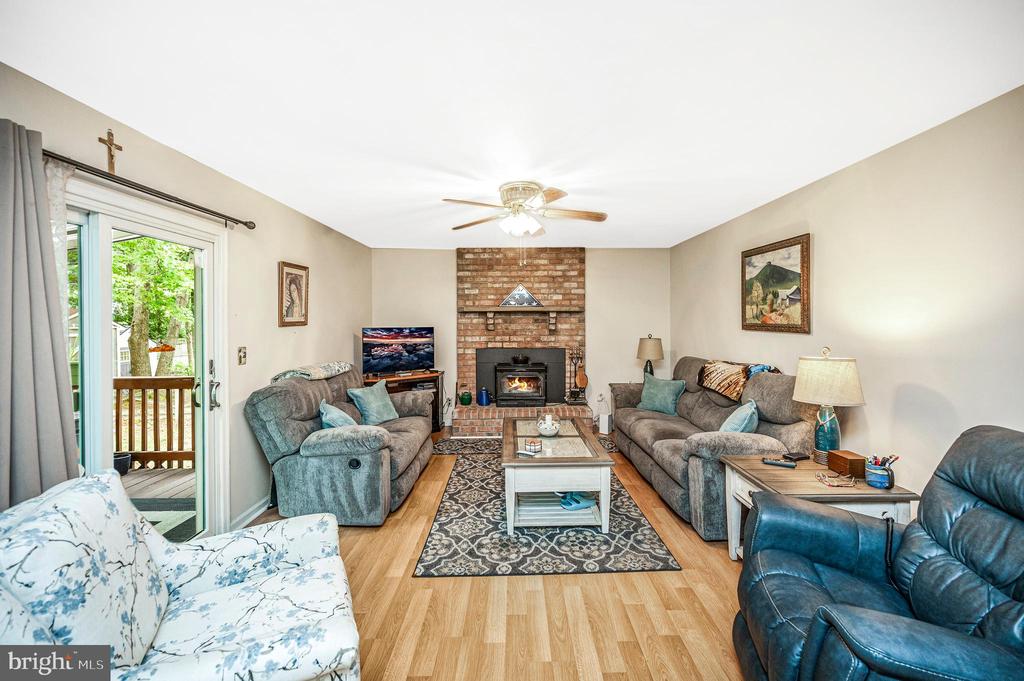 3913 LANCASTER RING ROAD