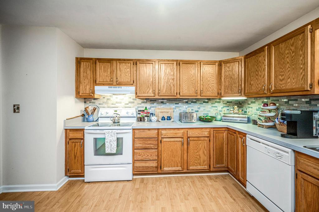 3913 LANCASTER RING ROAD