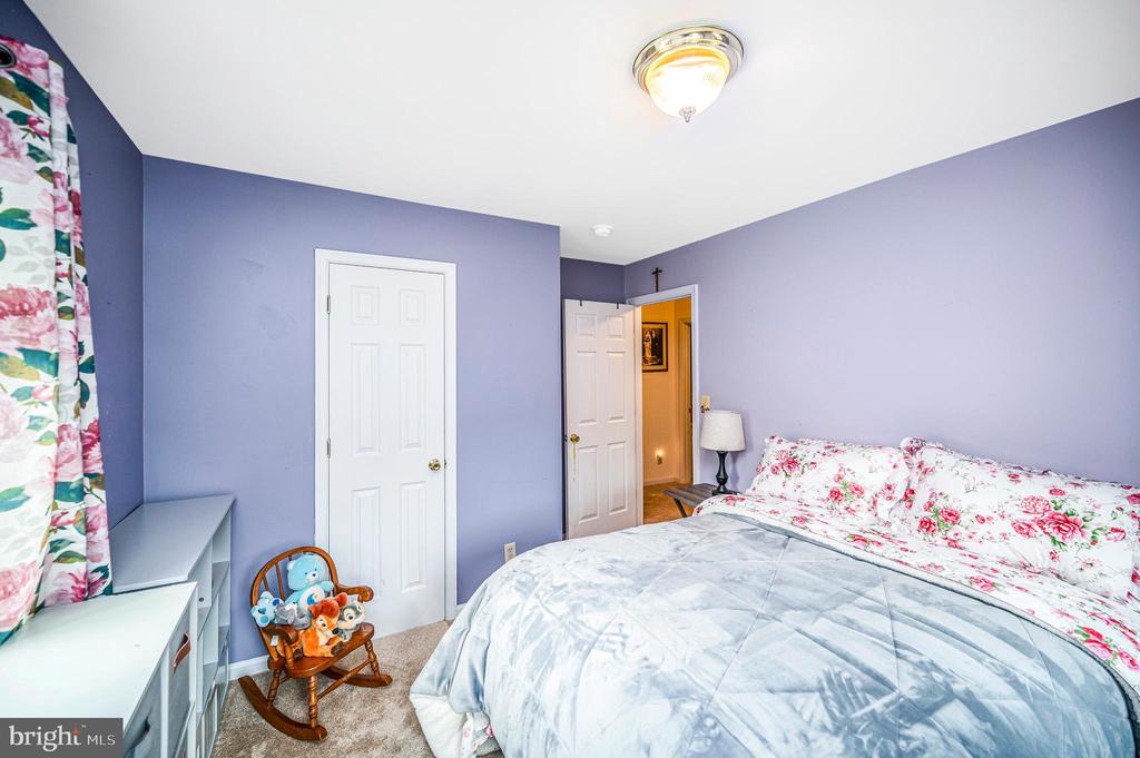 3913 LANCASTER RING ROAD