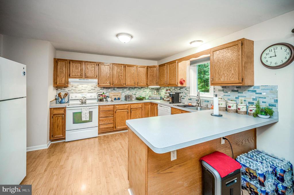 3913 LANCASTER RING ROAD