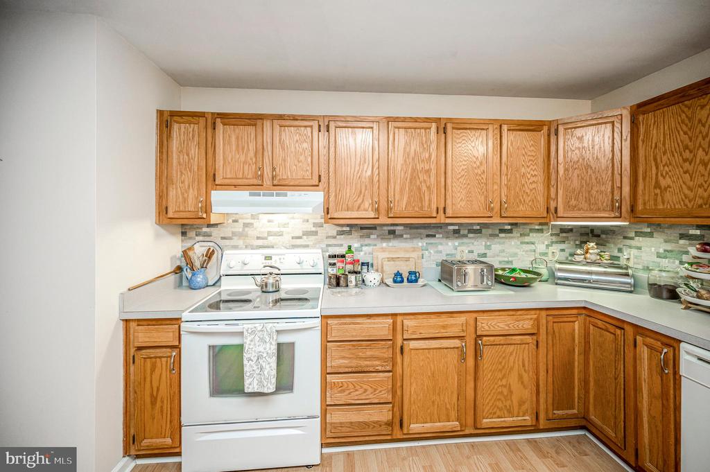 3913 LANCASTER RING ROAD