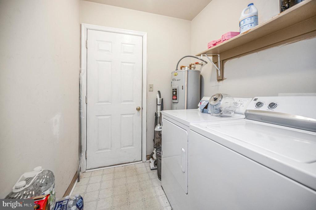 3913 LANCASTER RING ROAD
