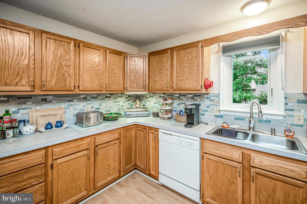 3913 LANCASTER RING ROAD