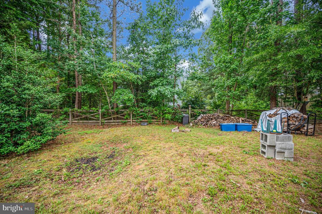 3913 LANCASTER RING ROAD