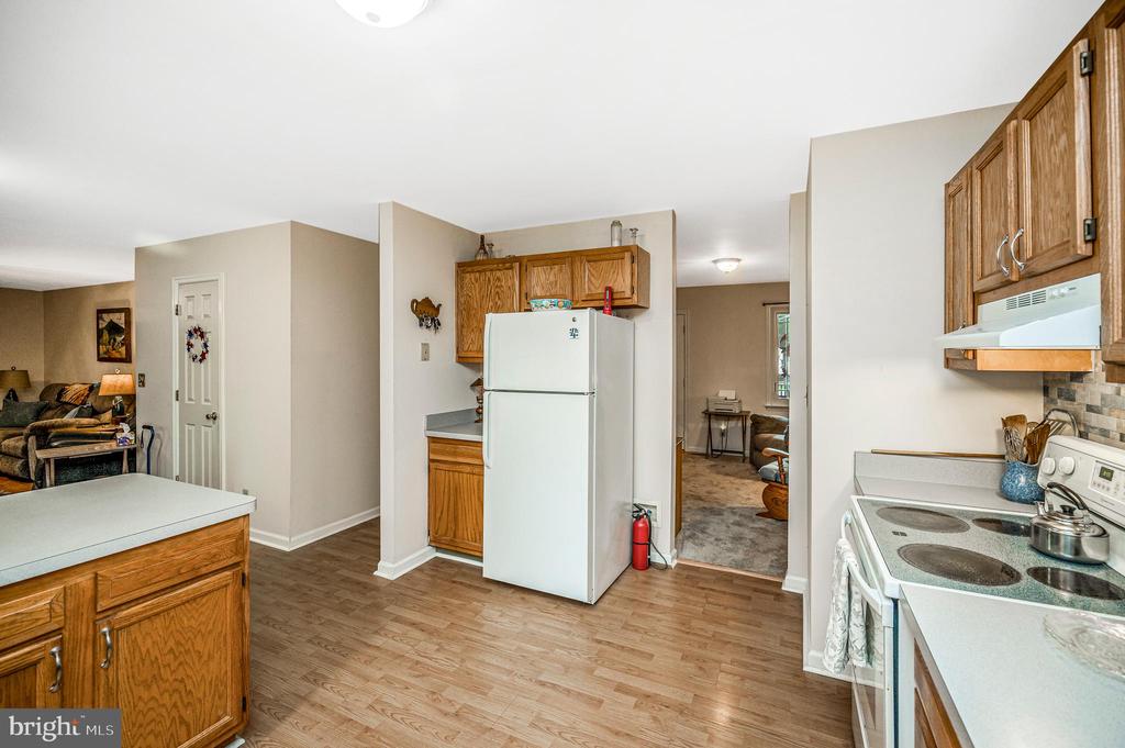3913 LANCASTER RING ROAD